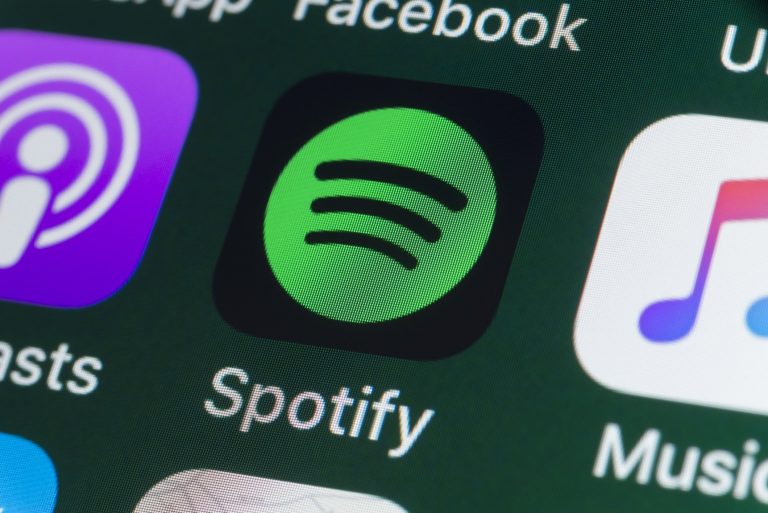 Spotify anuncia pagamento recorde de R$ 45 bilhões para artistas em 2023