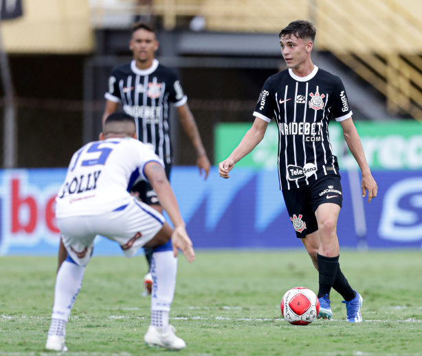 Corinthians dá andamento a processo e quer anunciar renovação com Breno Bidon; veja detalhes