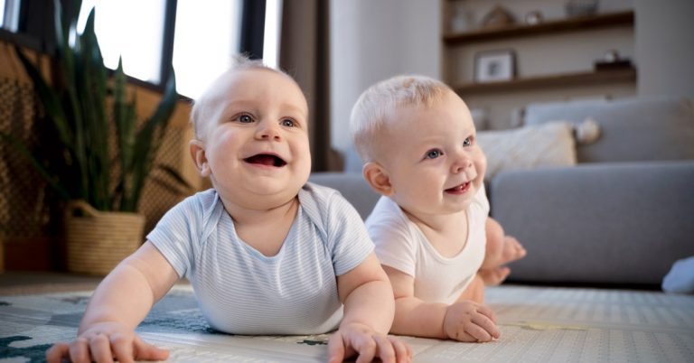Gestação de gêmeos tem mais riscos? Médico esclarece dúvidas comuns