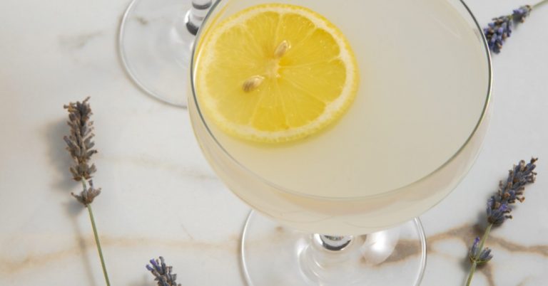 Mocktails: o que são essas bebidas refrescantes e sem álcool?