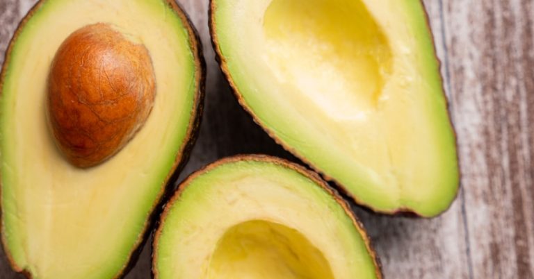 Abacate é bom para digestão, prisão de ventre e mais: como consumir
