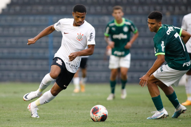 Atacante do Sub-20 testado no profissional rescinde contrato com o Corinthians