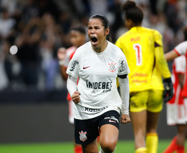 Meia do Corinthians celebra primeiro gol do ano e ressalta importância de iniciar bem no Brasileirão