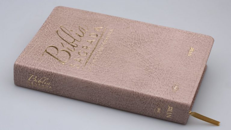 Bíblia Sagrada Comparativa | RC/NVI | Letra Extra-Gigante | Luxo | Bege – Livrarias Família Cristã