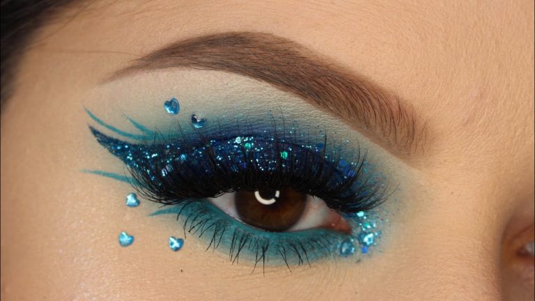 Maquiagem Azul com Glitter e Pedrinhas