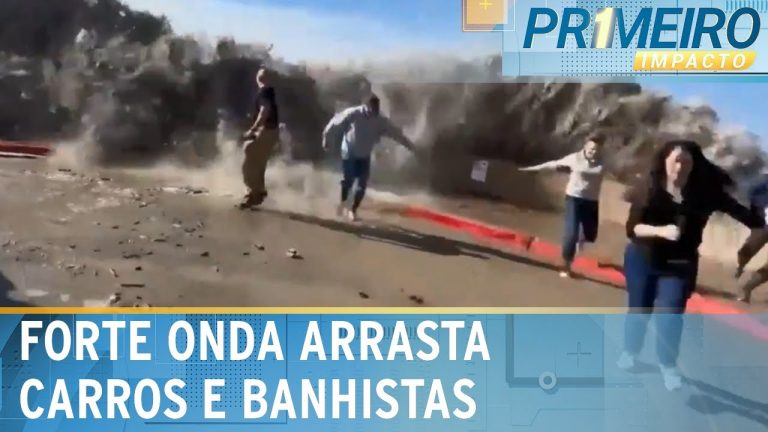 Onda invade praia da Califórnia (EUA) e arrasta carros e banhistas | Primeiro Impacto (29/12/23)