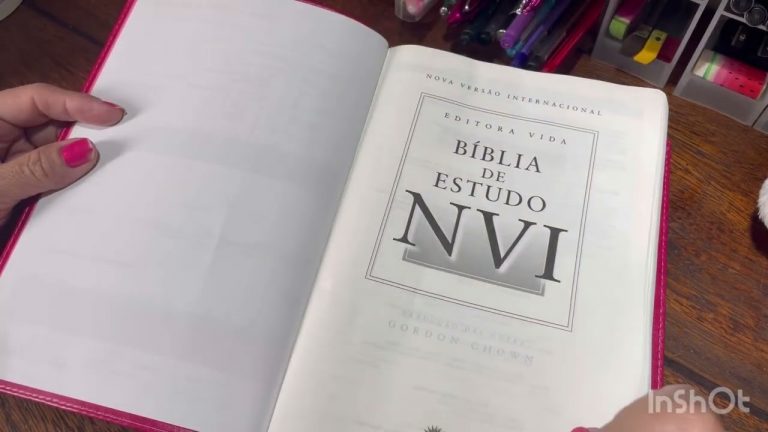 Bíblia de Estudo NVI capa Rosa – por @devocionalbuscafe