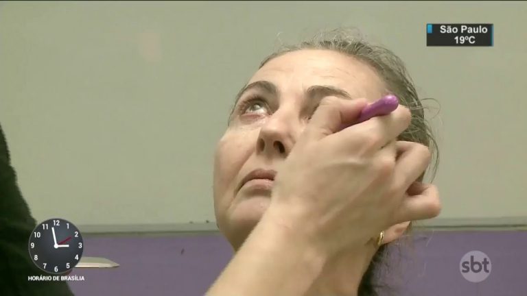 Dicas de maquiagem ajudam a disfarçar sinais da idade | SBT Notícias (31/08/17)