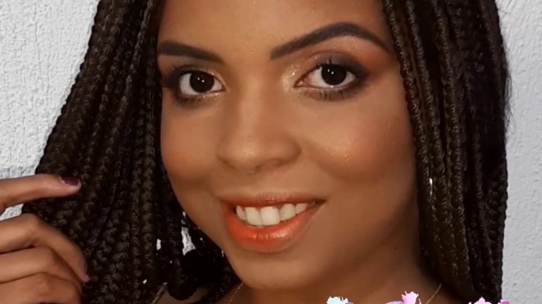 Maquiagem em cliente de pele morena por Renata Roque