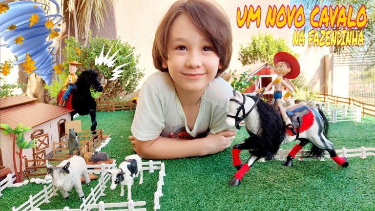 Fazendinha de brinquedo do Felipe Canopf –  Furacão traz um cavalo novo  Toy Horse Farm