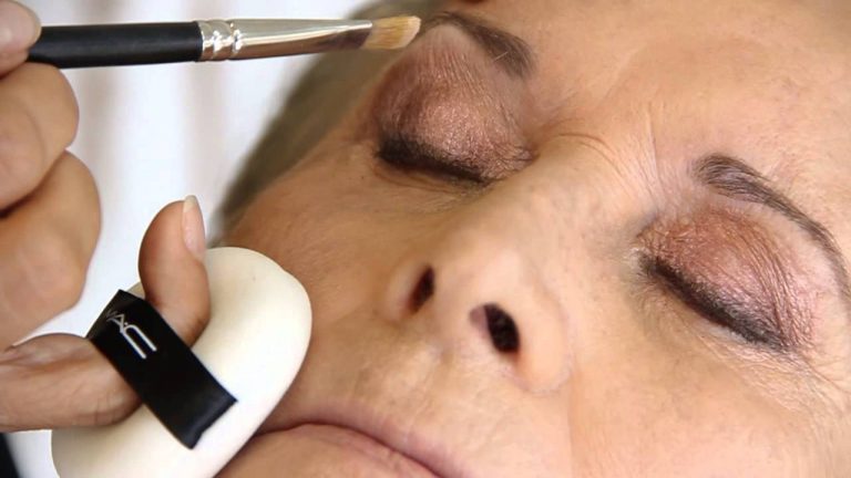 Maquiagem para mulheres acima de 70 anos