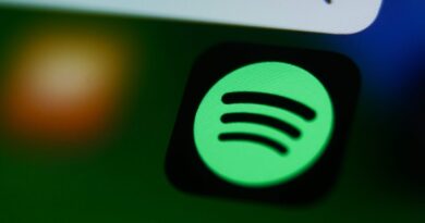 Spotify partners with Netflix for video podcast distribution deal | TechCrunch