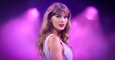 Taylor Swift fans accuse singer of using AI in her Google scavenger hunt videos | TechCrunch