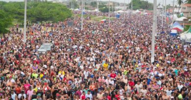 Natal: Avenida da Alegria recebe 120 mil foliões no sábado de Carnaval | G1